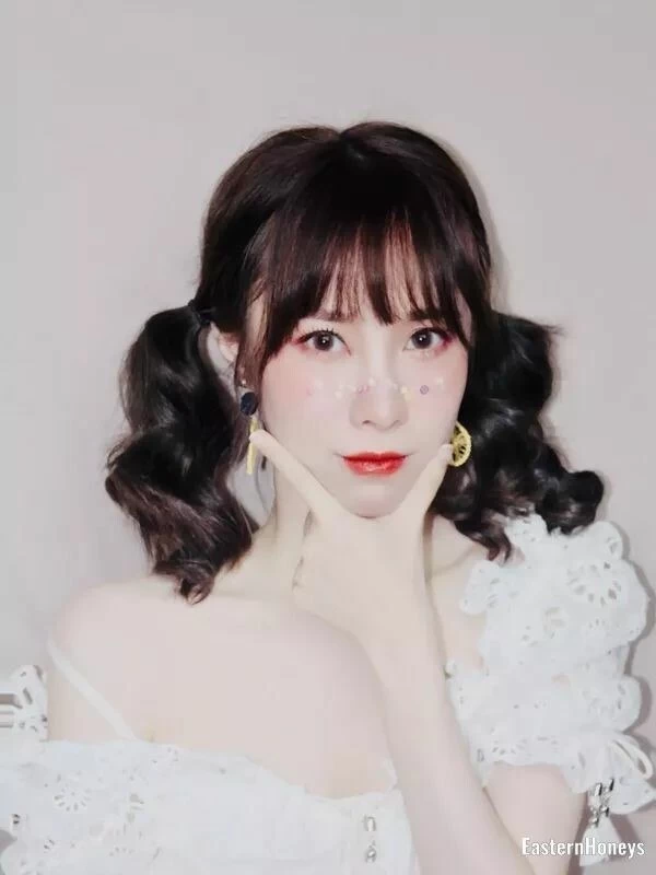 Hong Mei, 29