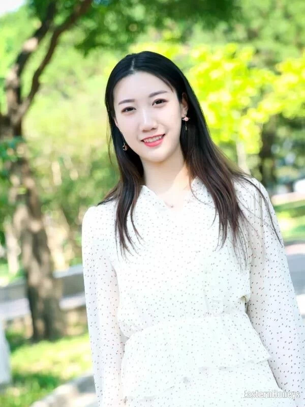 Cindy, 22