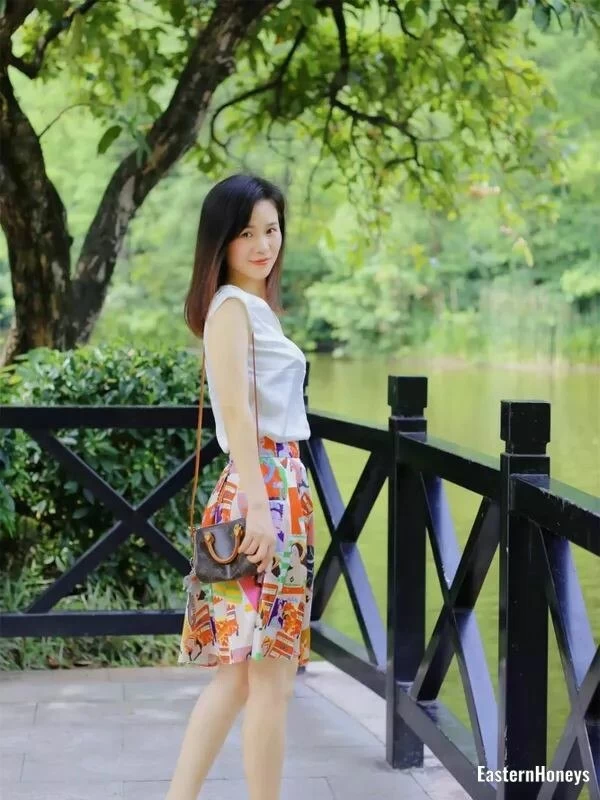 Ella , 32