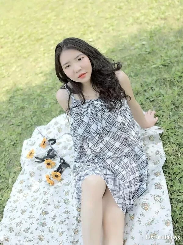 Meiying, 24