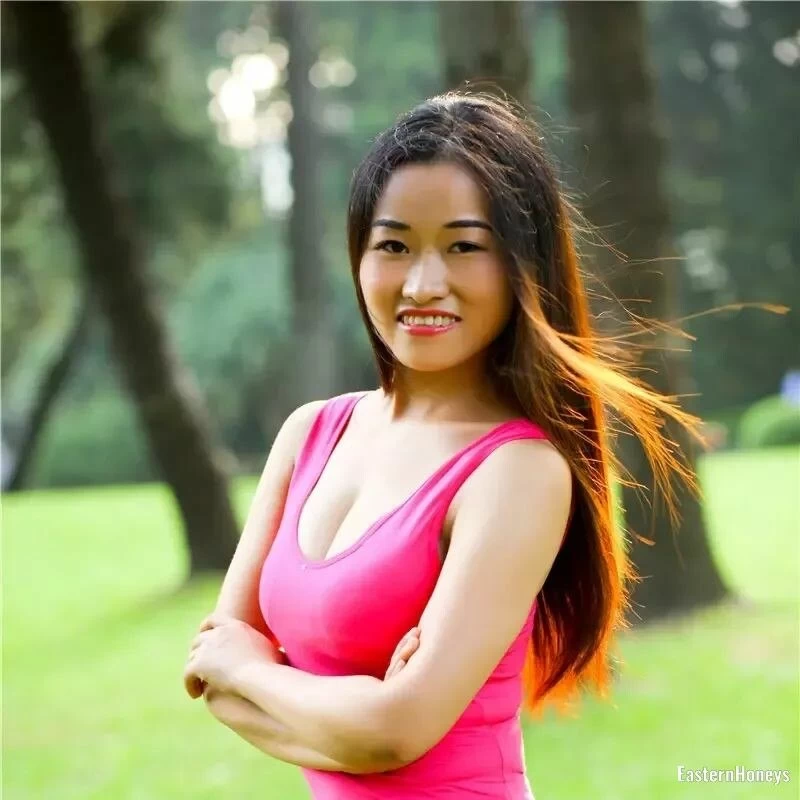 Nora, 32