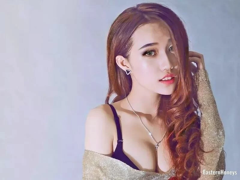 Wenqi, 24