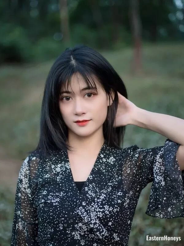 Nicole, 27