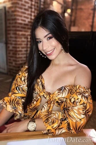 LAURA, 19