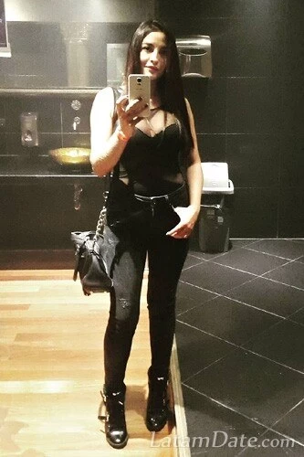 Kelly, 33