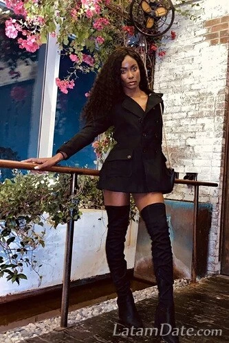 Luisa, 27