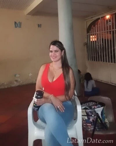 Alondra Camila, 29
