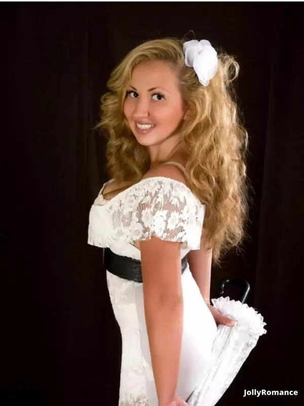 Angelica, 34