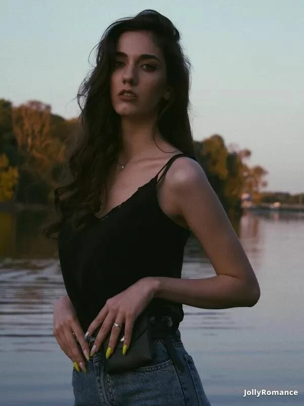 Elena, 20