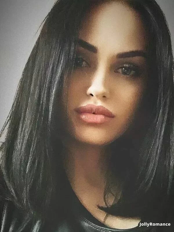 Valentina, 25