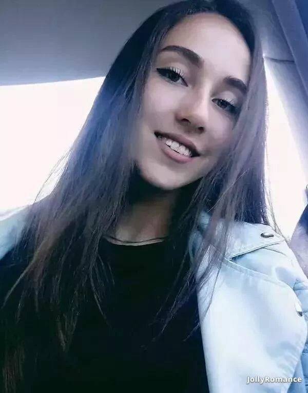 Elena, 20