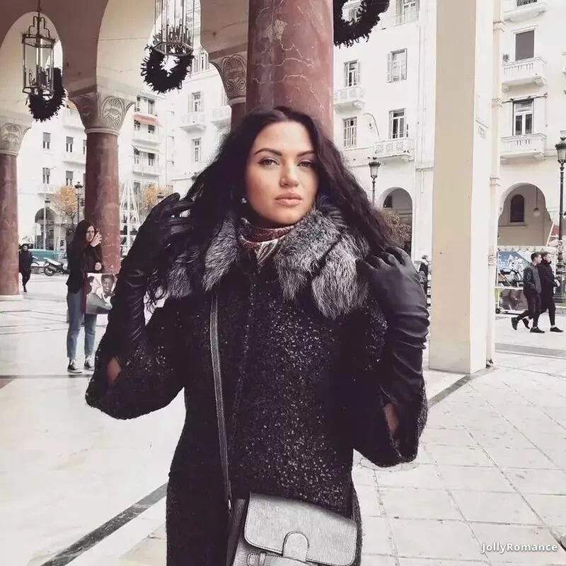 Elena, 28