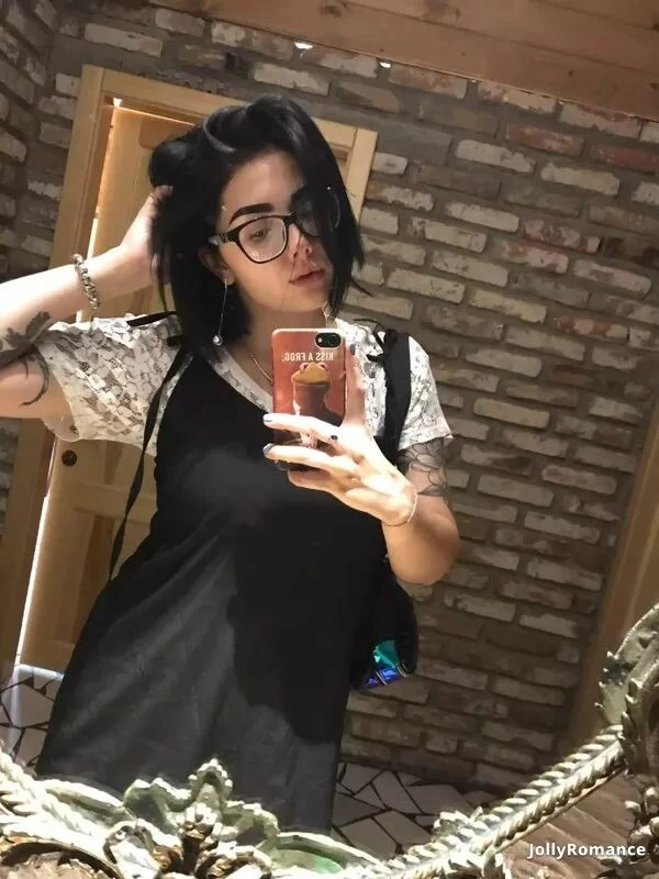 Natalia, 25