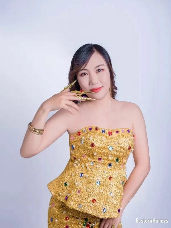 Yanhong, 37