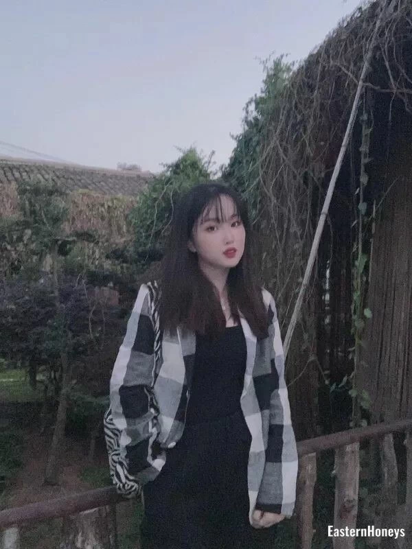Michelle, 25