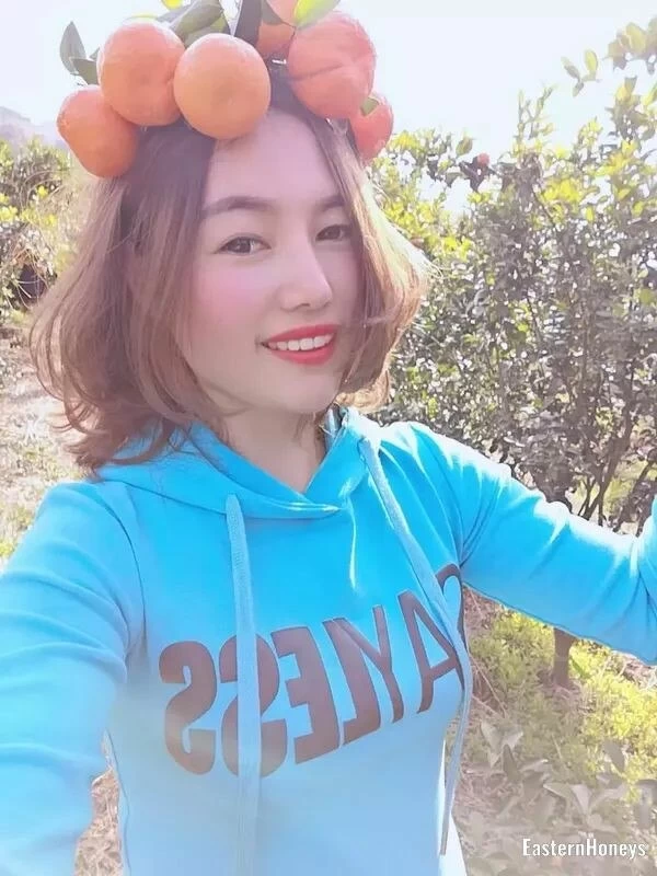 Xiaohong, 35