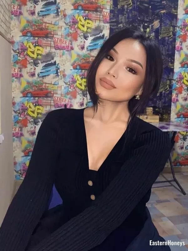 Amina, 25