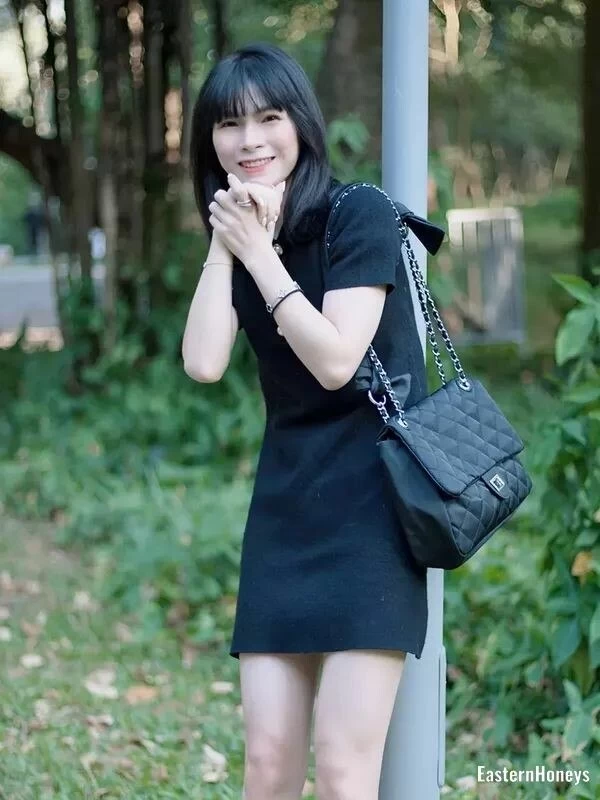 Yue, 27