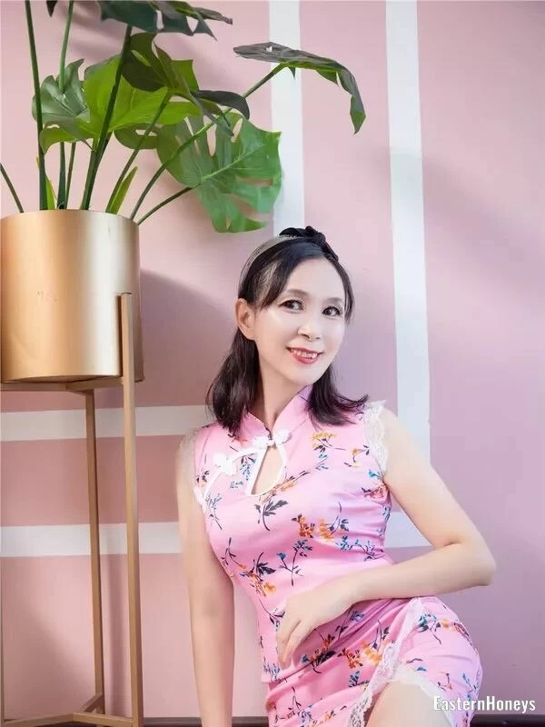 Xin Ling, 52