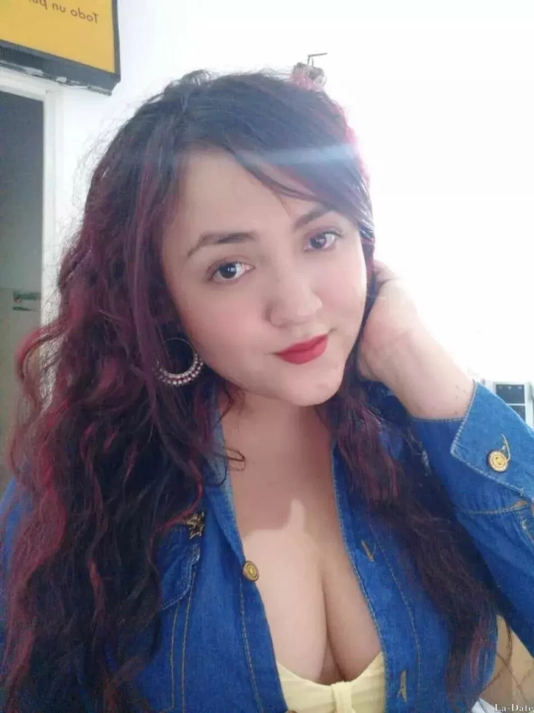 Ana Maria, 25
