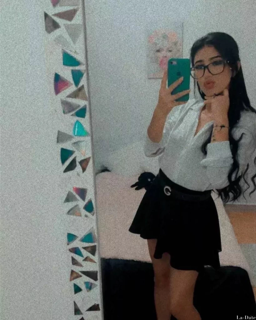 Viviane, 27