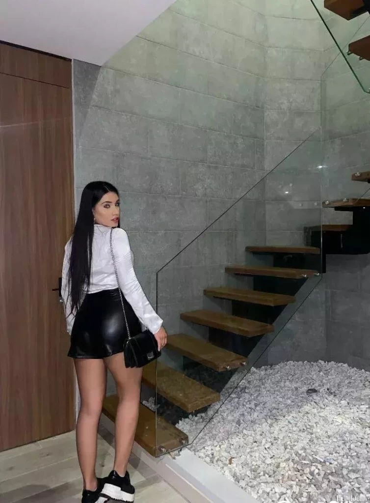 Silvia, 21