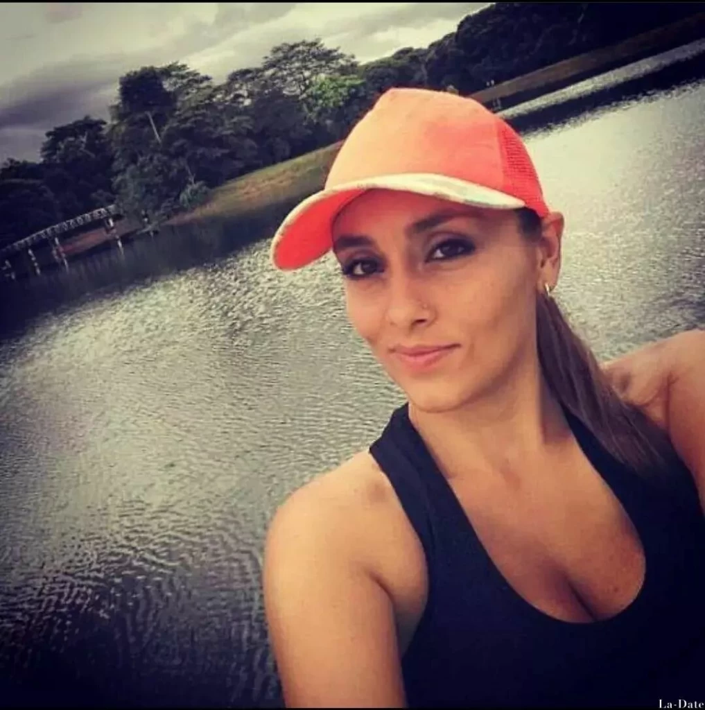 Daniela, 35