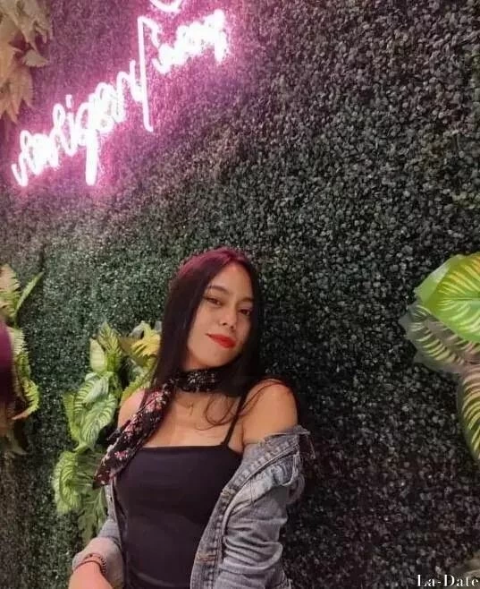 Nathaly, 22