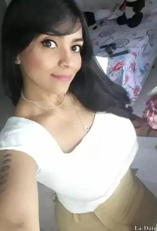 Valentina, 33