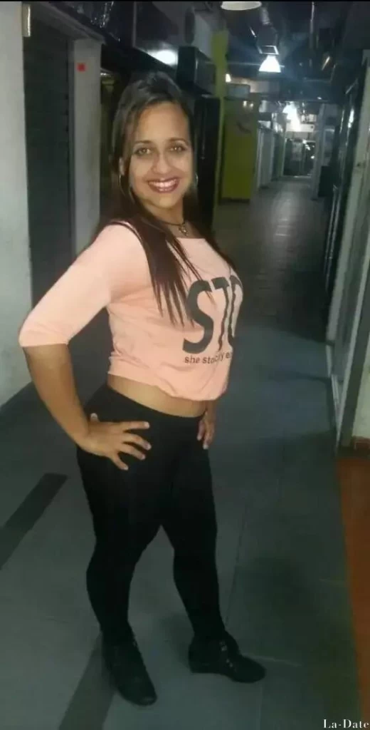 Elizabeth, 28