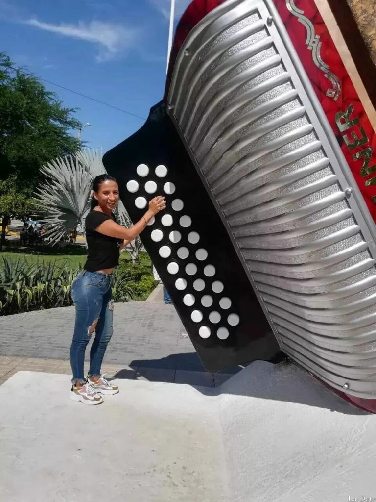 Paula, 33