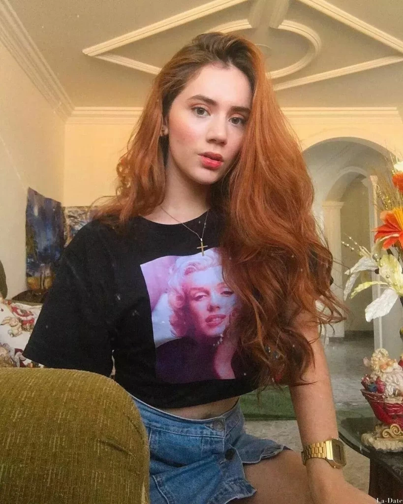 Yesenia, 22