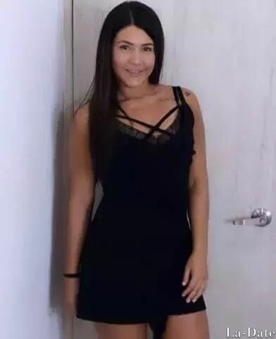 Sara, 28