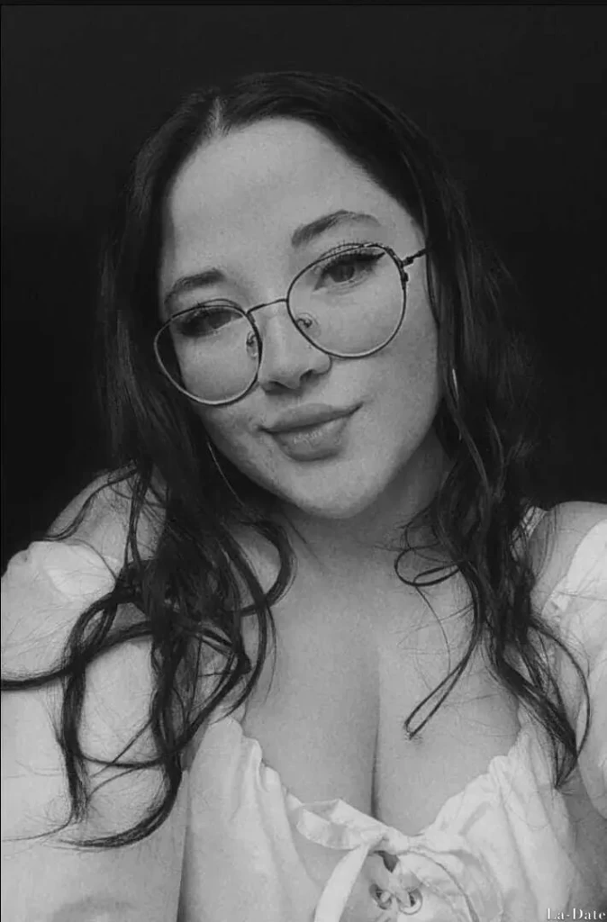 Paula, 22