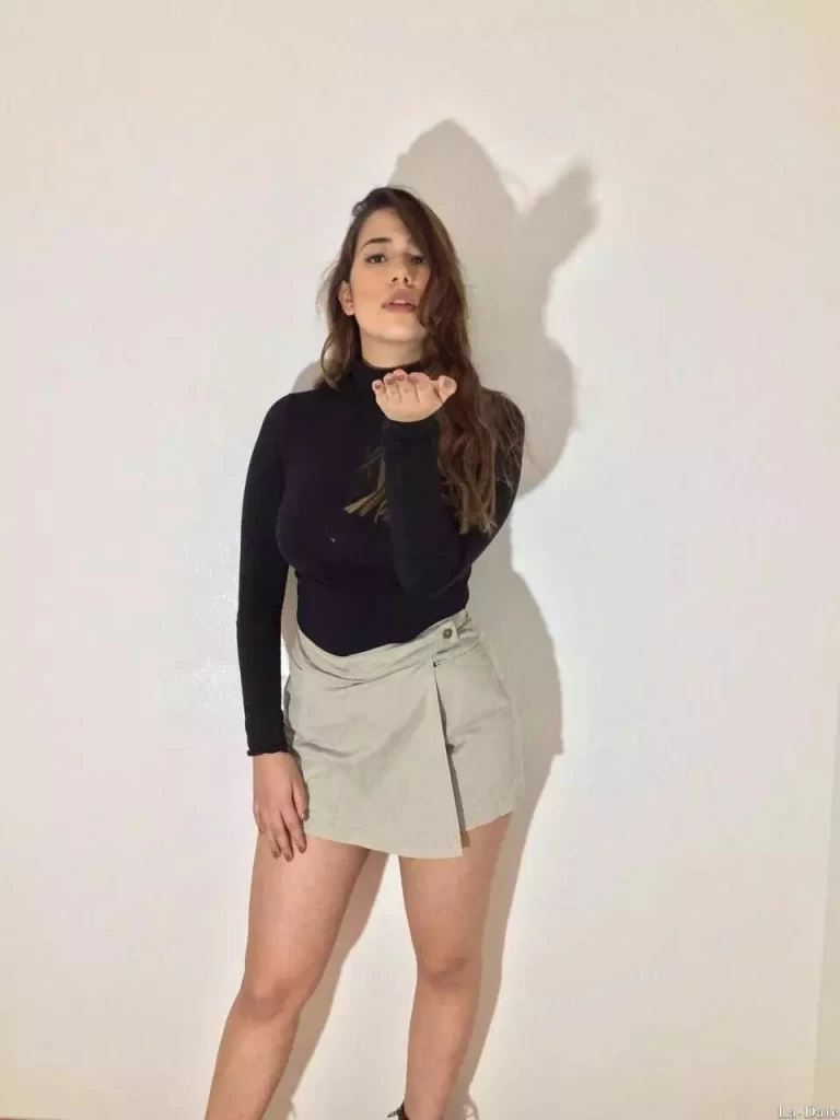 Daniela, 21