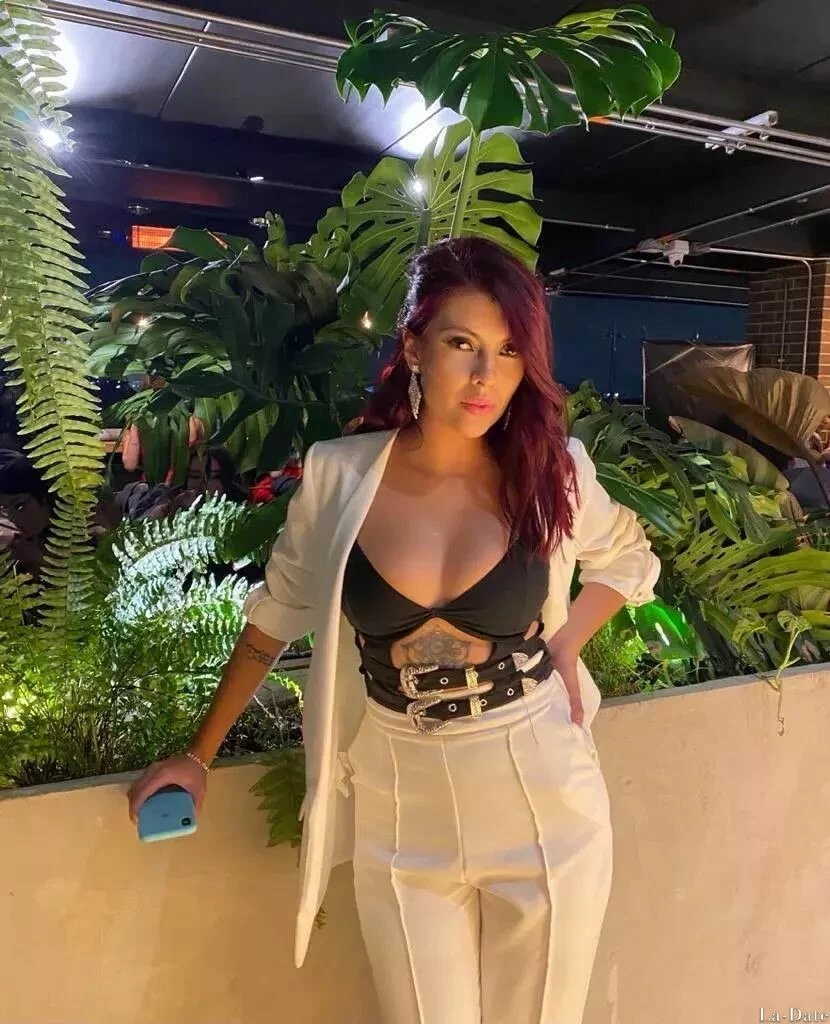 Liz, 25