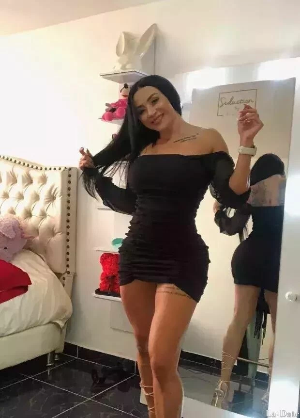 Raquel, 37