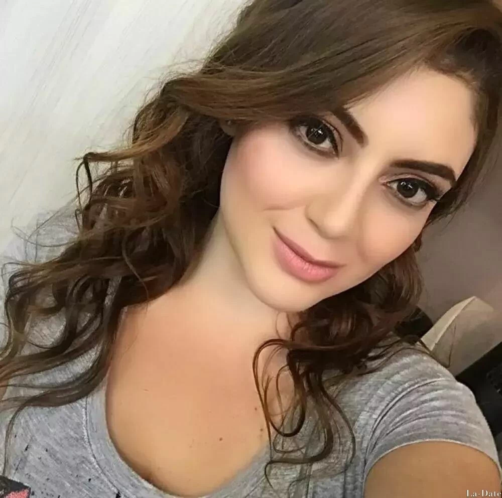 Alexandra, 39
