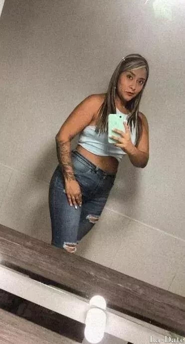 Karen, 22