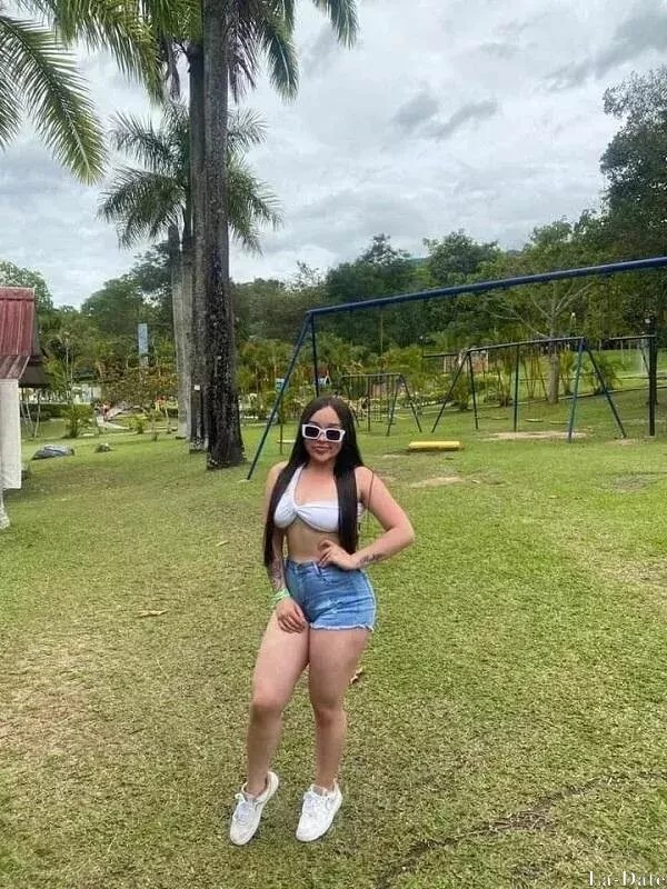 Jazmin, 25