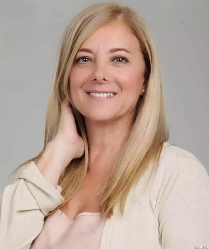 Renata, 58
