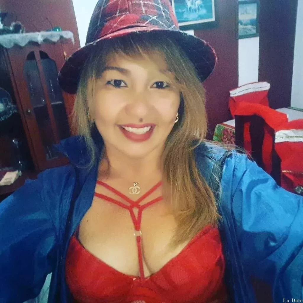 Yesenia, 48