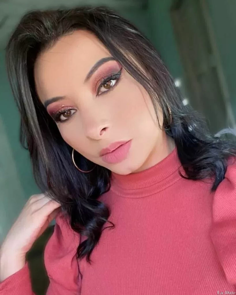 Maria, 24