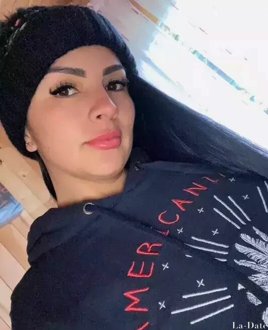 Andrea, 36