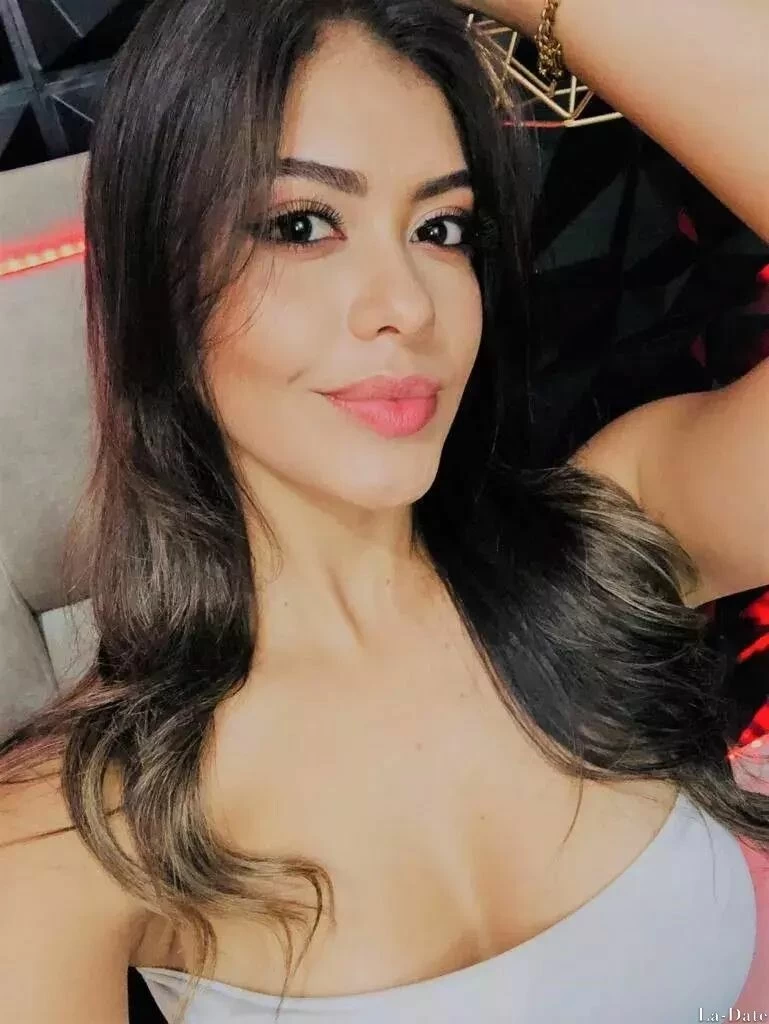 Dina Luz, 22