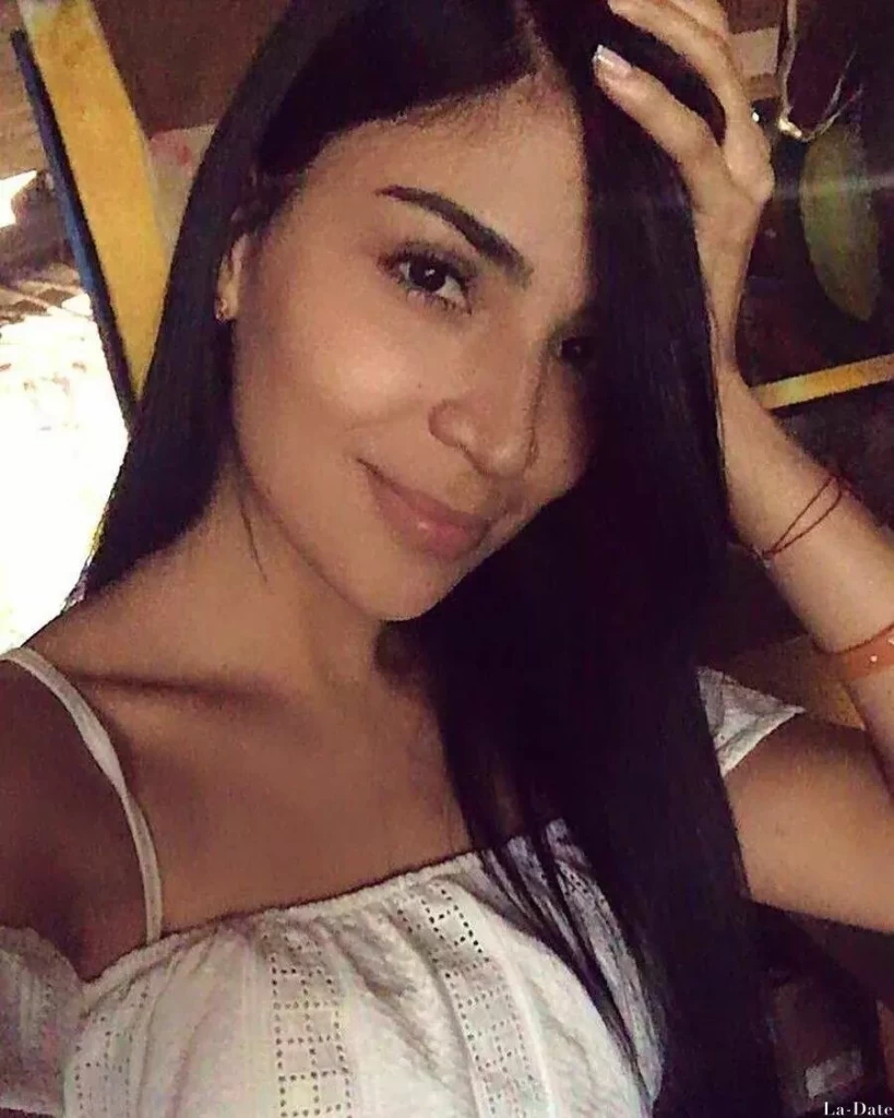 Laura, 29