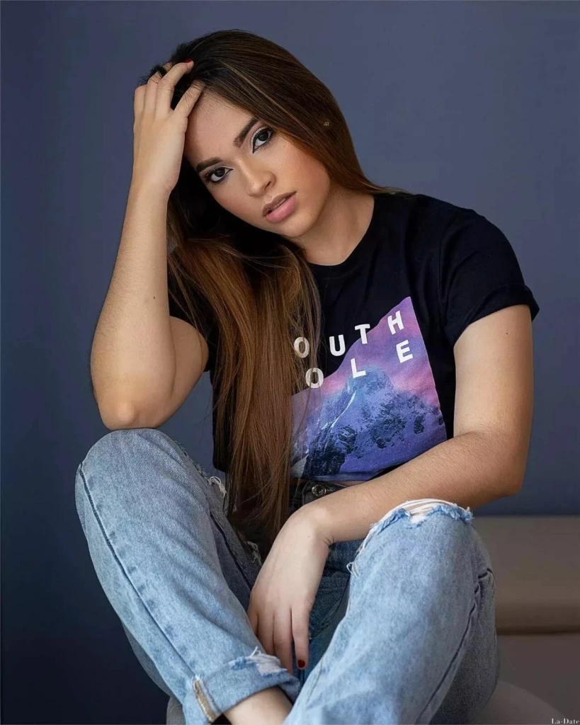 Klaryana, 21