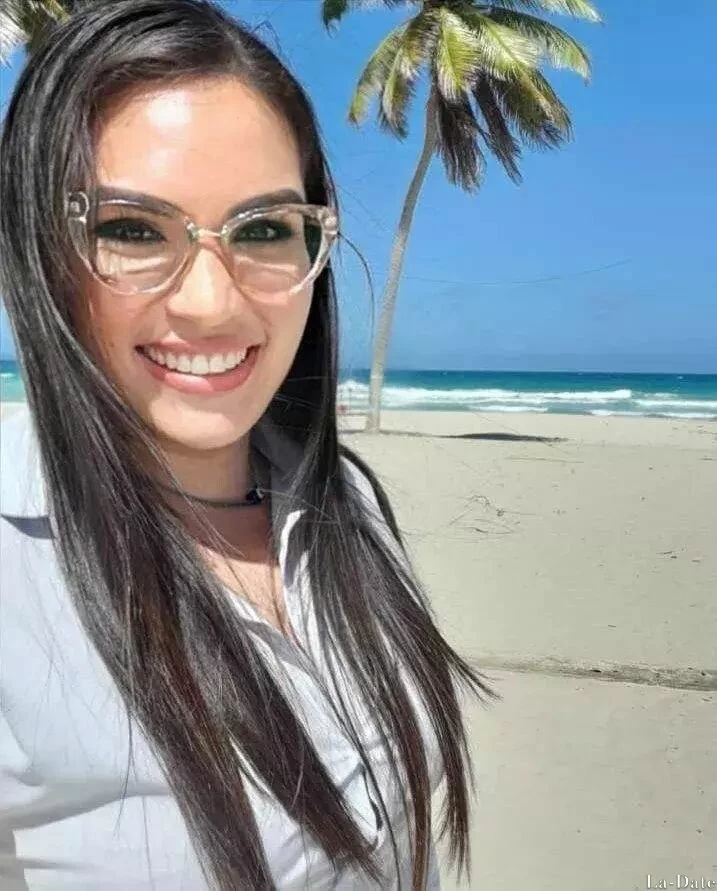 Gabriela, 29